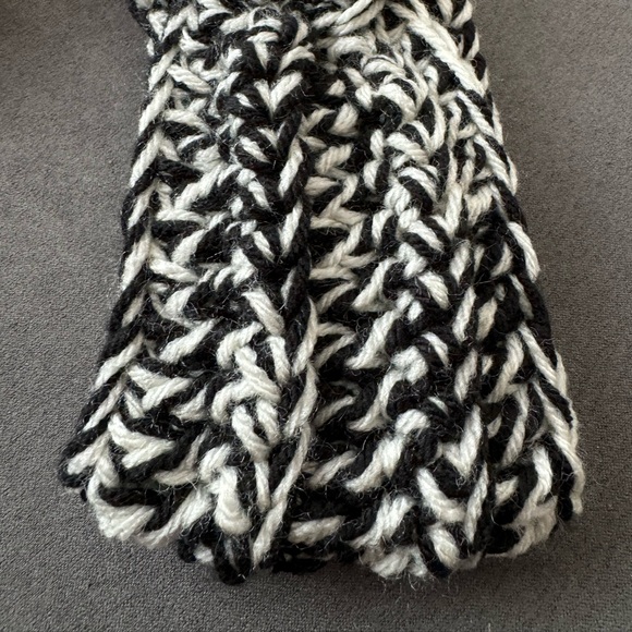 Crocheted Handcrafted Black and White Ear Warmer - Picture 3 of 3